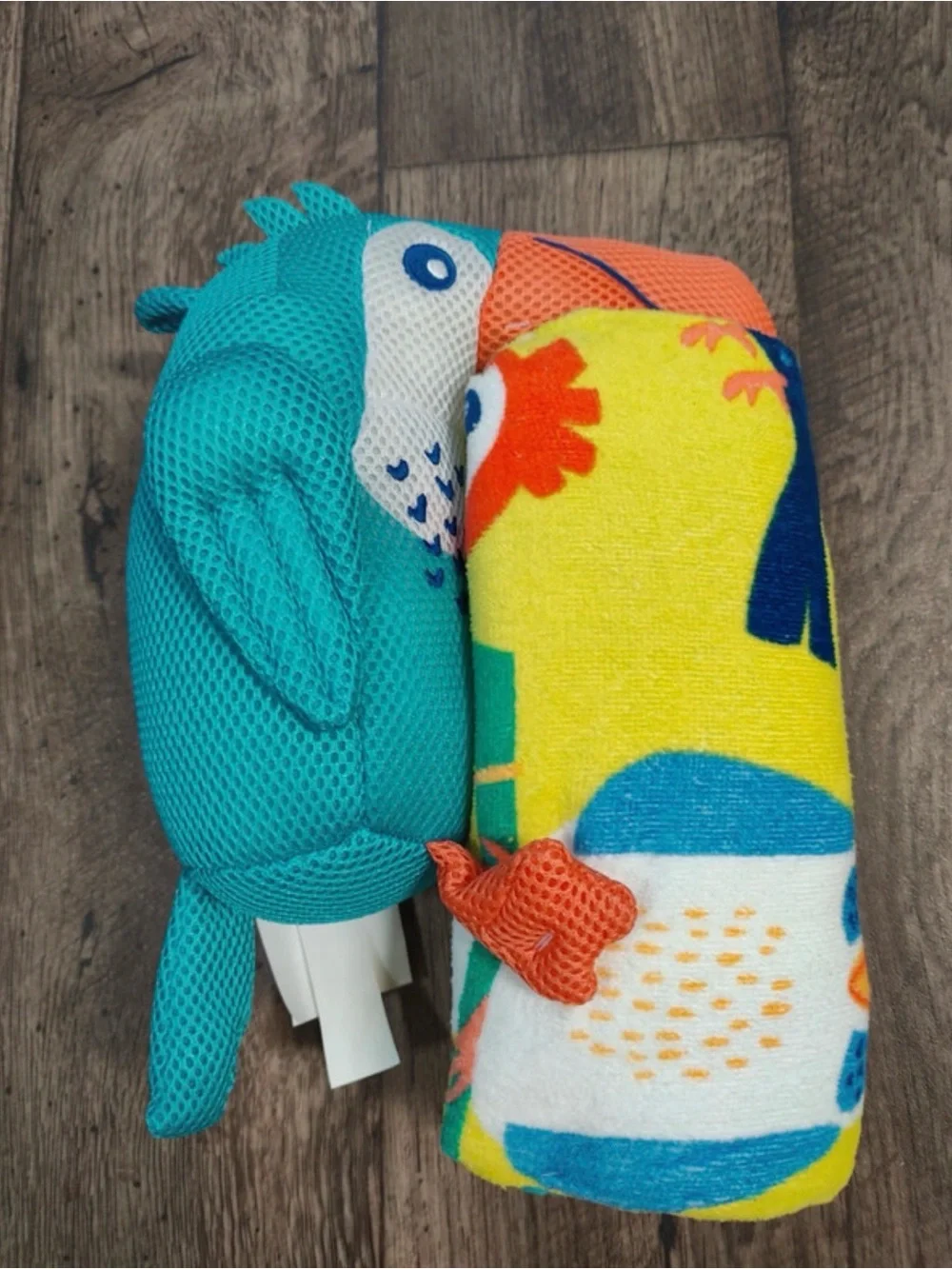 Your Zone beach towel and Water Friendly Plush Toy Toucan